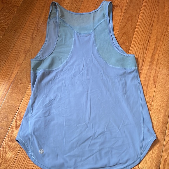 Lululemon blue sz 4 workout/run tank - Picture 4 of 4